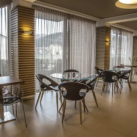 Ξενοδοχείο Grand Delle Rocche 4*